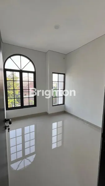 image JUAL WOLTERMONGINSIDI RUMAH MURAH 2 LANTAI DI WOLTERMONGINSIDI SEMARANG TIMUR (4)