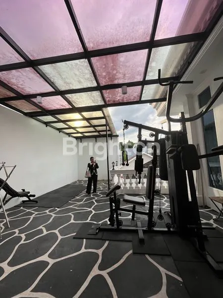 image RUMAH MEWAH FULL INTERIOR + GYM & KOLAM RENANG (4)