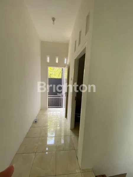 image RUMAH 2 LANTAI LOKASI STRATEGIS DEKAT JALAN NASIONAL (5)