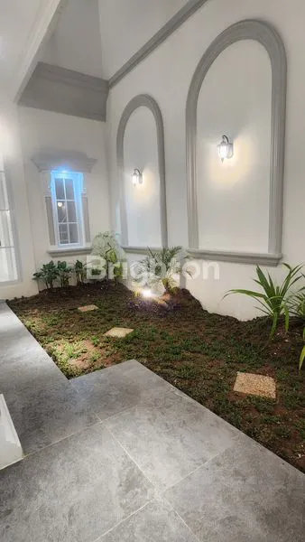 image RUMAH CANTIK DUA LANTAI (6)