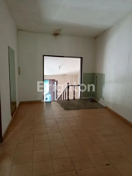 image RUMAH STRATEGIS 5 LANTAI, DEKAT SAUNG ANGKLUNG UDJO & GOR TRILOKA (8)