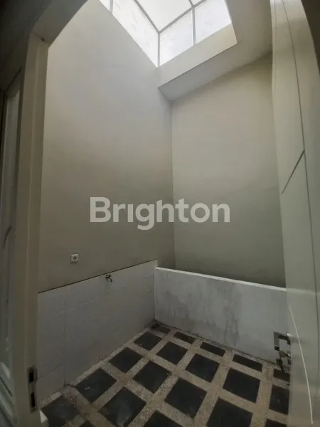 image RUMAH HOOK SUTOREJO STRATEGIS DEKAT RS UNAIR DAN GALAXI MALL (5)