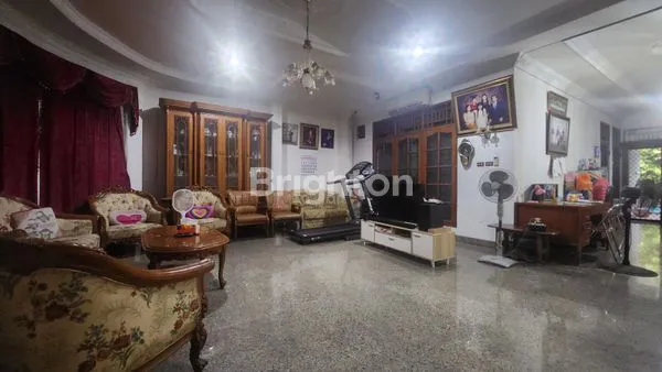 image RUMAH SIAP HUNI ADA KOLAM RENANG DI RAWA SELATAN JOHAR BARU JAKARTA PUSAT (2)