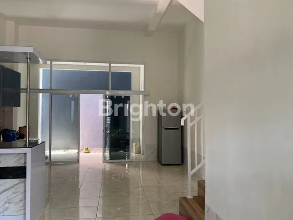 image RUMAH 2 LANTAI LOKASI STRATEGIS  (2)