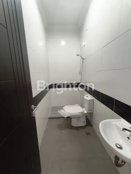 image RUMAH MODERN 2 LANTAI MERUYA • PROSES FINISHING (8)