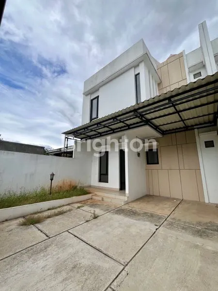 image RUMAH BARU SIAP HUNI STRATEGIS DEKAT UNIVERSITAS TERBUKA PONDOK CABE TANGERANG SELATAN (1)