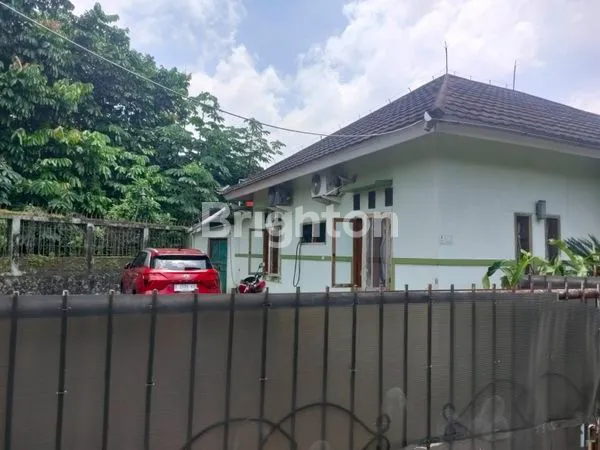 image JARANG ADA! RUMAH SEMI VILLA KOKOH 3KT DI LAHAN VILLA 1.436M² + PARKIR 6 MOBIL PARAKAN CIOMAS BOGOR (3)