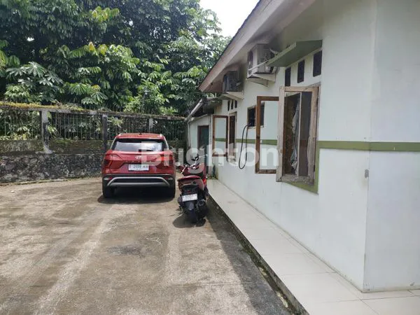 image JARANG ADA! RUMAH SEMI VILLA KOKOH 3KT DI LAHAN VILLA 1.436M² + PARKIR 6 MOBIL PARAKAN CIOMAS BOGOR (4)