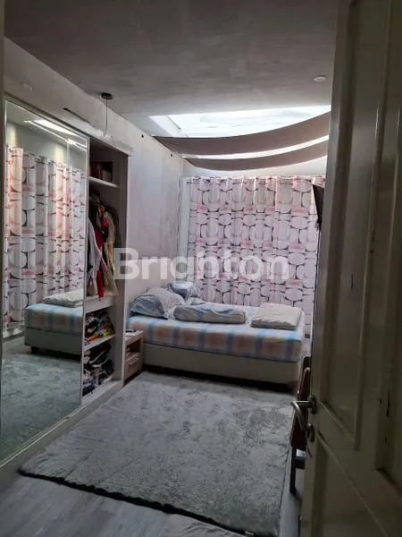 image RUMAH 2M-AN DI CITRALAND UTAMA! RUMAH ADA KOLAM RENANG LOKASI STRATEGIS TERDEPAN WEST RADIAL ROAD! DEKAT GWALK, DEKAT PAKUWON MALL, DEKAT UNIVERSITAS CIPUTRA, DEKAT RUMAH SAKIT! (3)