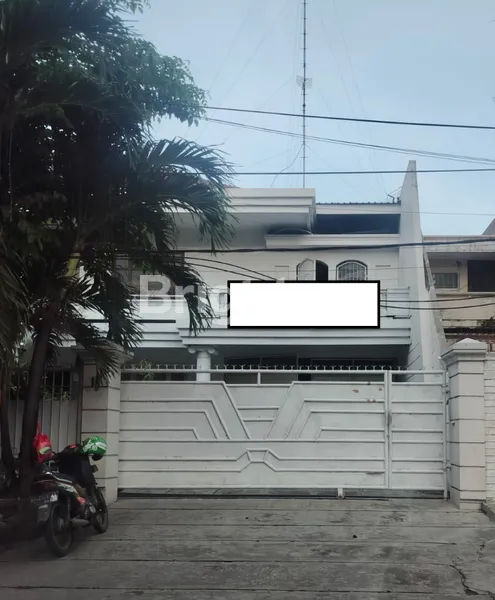 image RUMAH 2 LT MEWAH DAN TERAWAT SEMI FURNISH DI DHARMAHUSADA INDAH TIMUR SURABAYA SELANGKAH KE GALAXY MALL (1)