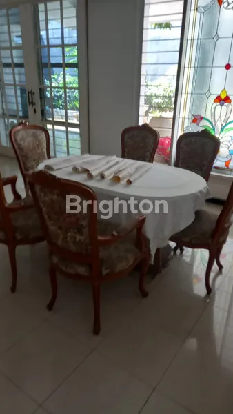 image RUMAH 2 LT MEWAH DAN TERAWAT SEMI FURNISH DI DHARMAHUSADA INDAH TIMUR SURABAYA SELANGKAH KE GALAXY MALL (4)