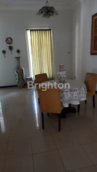 image RUMAH 2 LT MEWAH DAN TERAWAT SEMI FURNISH DI DHARMAHUSADA INDAH TIMUR SURABAYA SELANGKAH KE GALAXY MALL (6)