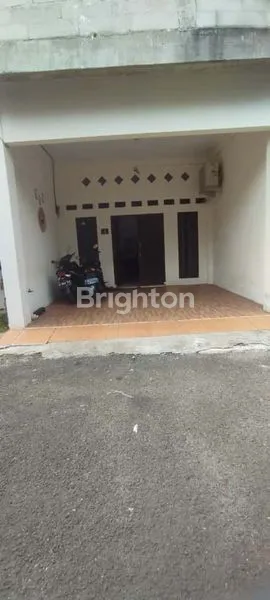 image RUMAH YANG STRATEGIS DI PEKAYON JAKARTA TIMUR (7)