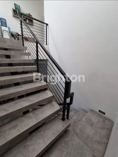 image RUMAH 3 LANTAI MINIMALIS DI SUNTER (2)