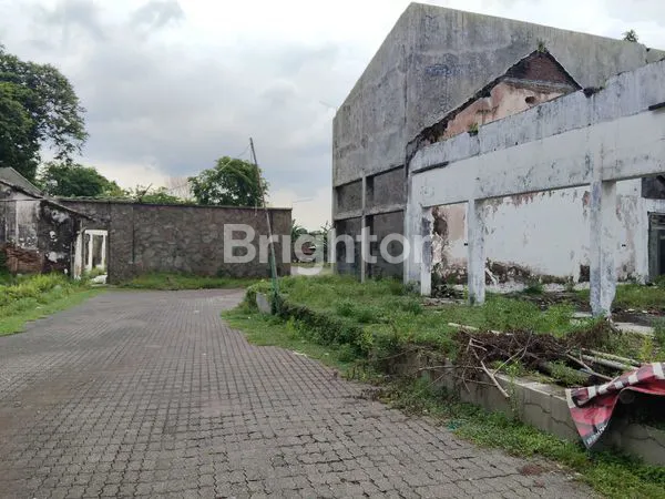 image RUMAH HITUNG TANAH DI LOKASI STRATEGIS NOL JALAN RAYA IR SUTAMI SOLO (2)