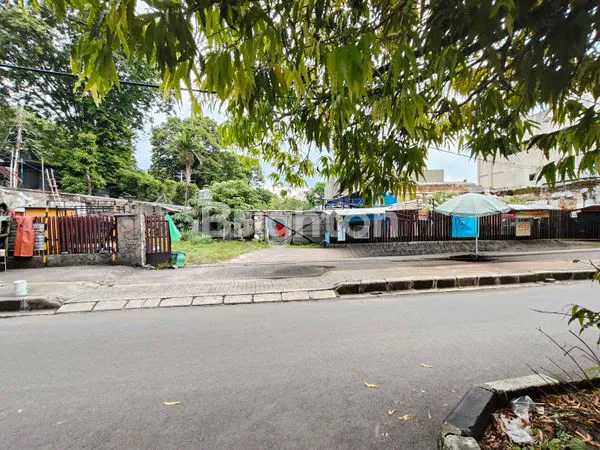 image RUMAH HITUNG TANAH DI LOKASI STRATEGIS NOL JALAN RAYA IR SUTAMI SOLO (1)