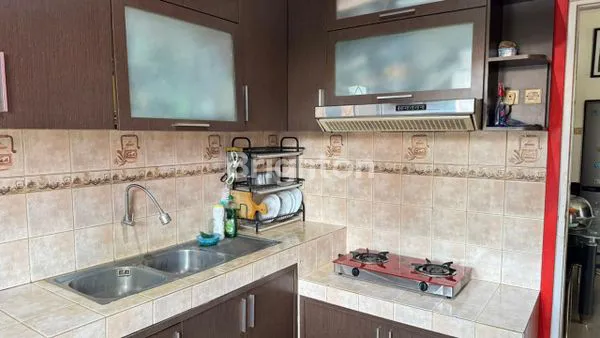 image RUMAH 2 LANTAI SEMI FURNISHED POSISI HOEK DI PERUMAHAN ONE GATE SYSTEM METRO PERMATA 1 (6)