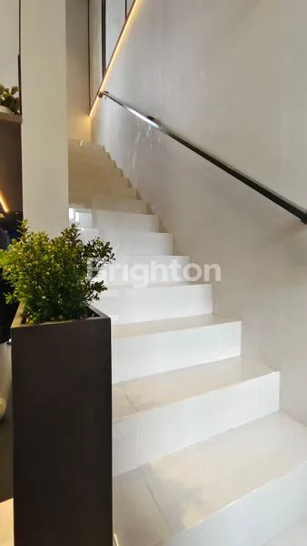 image RUMAH 2 LANTAI LT 72 DI KOTA WISATA (3)