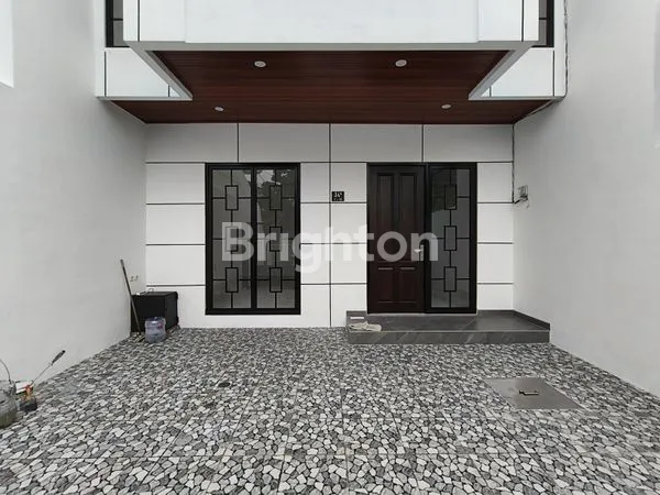 image RUMAH BARU 2 LANTAI AMERICAN CLASSIC PREMIUM KLAMPIS MANYAR (2)