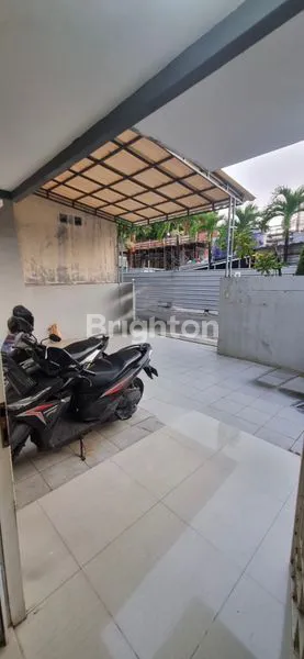 image RUMAH HOEK 2 LANTAI DI SUNTER (2)