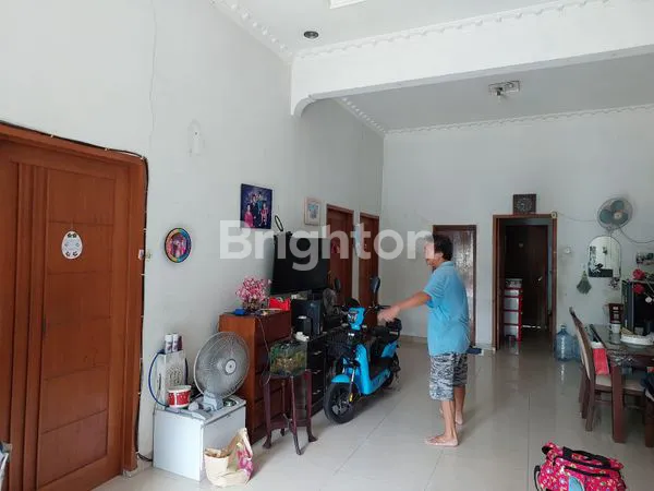 image RUMAH LUAS 12X24 BISA DI BANGUN 3 RUKO DI JELAMBAR (3)