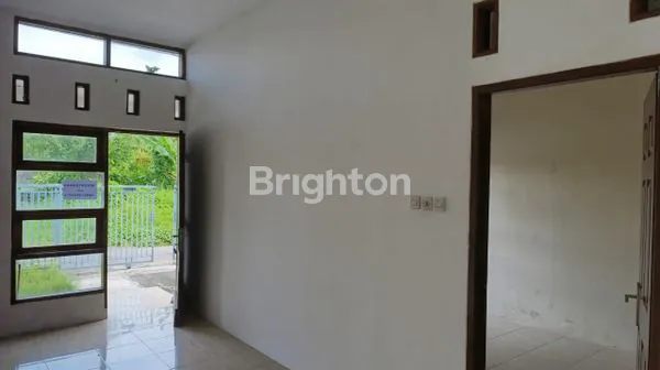 image RUMAH DALAM KOMPLEK AREA STRATEGIS (8)