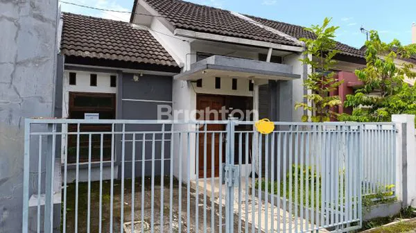 RUMAH DALAM KOMPLEK AREA STRATEGIS