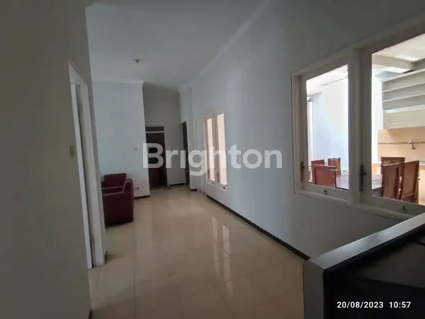 image DIJUAL RUMAH PALM SPRING SIAP HUNI TERAWAT, LINGKUNGAN NYAMAN, STRATEGIS DEKAT KETINTANG, GAYUNGSARI DAN A. YANI  (8)