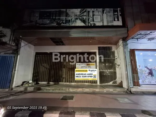 DISEWAKAN RUKO 1 LANTAI LEBAR DI JALAN MERDEKA KOTA BLITAR, LOKASI RAMAI DAN STRATEGIS, COCOK BUAT KANTOR, RESTO MAUPUN RUMAH TANGGA.