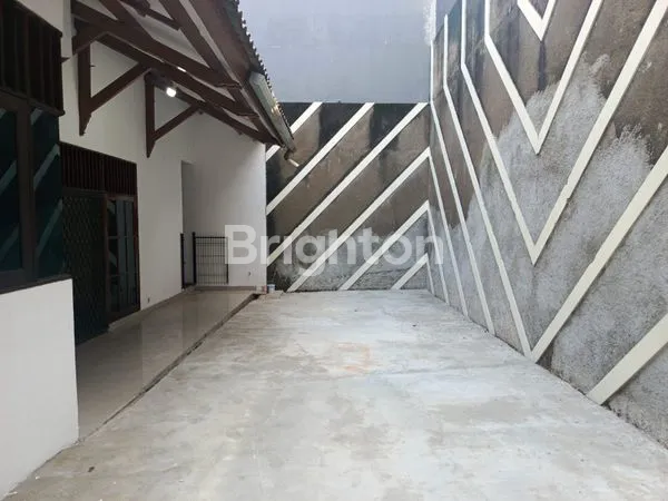 image DISEWAKAN RUMAH CANTIK DI LOKASI PREMIUM PURI INDAH (8)