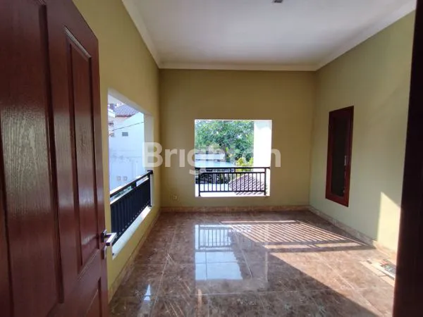 image RUMAH MEWAH HOOK DI LOKASI STRATEGIS, DEKAT DENGAN FASILITAS UMUM. (4)