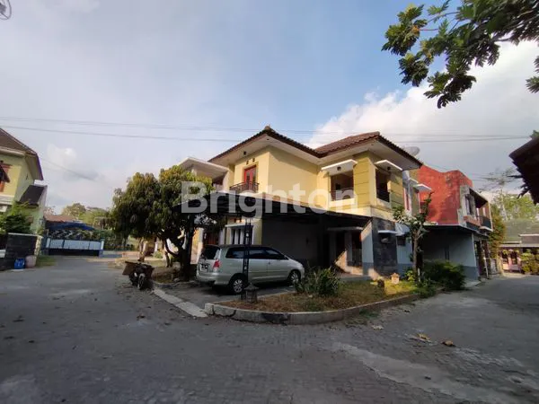 image RUMAH MEWAH HOOK DI LOKASI STRATEGIS, DEKAT DENGAN FASILITAS UMUM. (8)