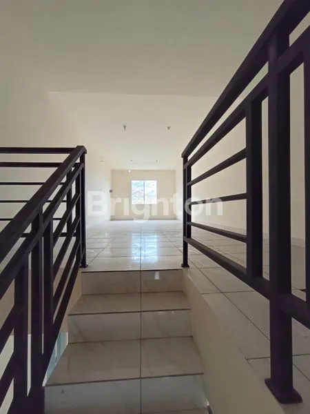 image RUKO 3 LANTAI JALAN RAMAI DI PERUMNAS KARAWACI (4)