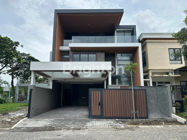 image RUMAH BARU MINIMALIS SEMI FURNISH 3 LANTAI CITRALAND DEKAT UC, GWALK, GRAHA DAN PAKUWON (1)