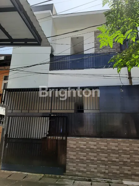 image DIJUAL RUMAH KOST 11 KAMAR DI TANJUNG DUREN – LOKASI STRATEGIS SIAP JADI MESIN PASSIVE INCOME (1)