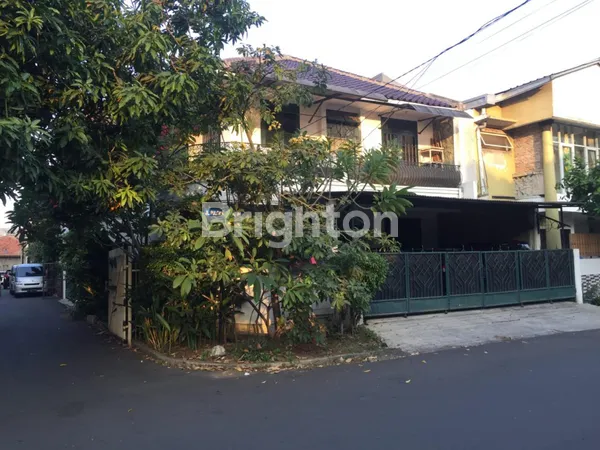 image DIJUAL RUMAH 2 LANTAI FULLY FURNISHED, POSISI DI HOOK, DAN ASRI, LOKASI DI PULOMAS BARAT, KAYU PUTIH, JAKARTA TIMUR (1)