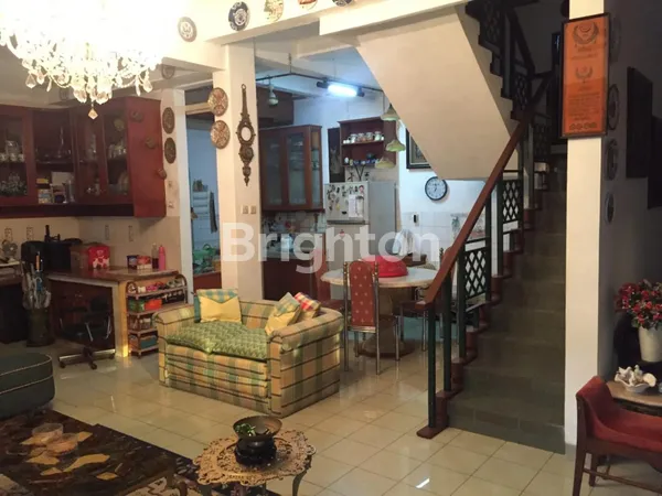 image DIJUAL RUMAH 2 LANTAI FULLY FURNISHED, POSISI DI HOOK, DAN ASRI, LOKASI DI PULOMAS BARAT, KAYU PUTIH, JAKARTA TIMUR (5)