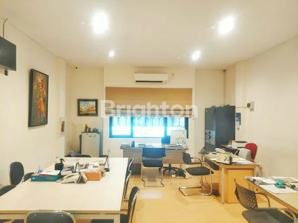 image RUKO 3 LANTAI SIAP PAKAI + BONUS PERLENGKAPAN KANTOR LENGKAP DI JL. GATOT SUBROTO TIMUR, DENPASAR TIMUR, BALI (7)