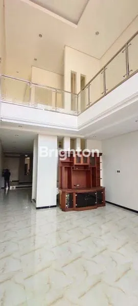 image RUMAH 2 LANTAI BANGUNAN BARU 100 MTR KE POROS SOEKARNO HATTA MALANG COCOK UNTUK KANTOR-MESS-RUMAH USAHA-RUMAH TINGGAL  (4)
