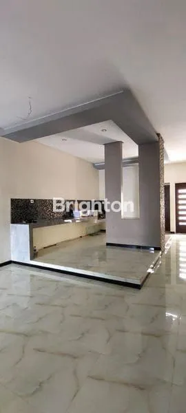 image RUMAH 2 LANTAI BANGUNAN BARU 100 MTR KE POROS SOEKARNO HATTA MALANG COCOK UNTUK KANTOR-MESS-RUMAH USAHA-RUMAH TINGGAL  (6)