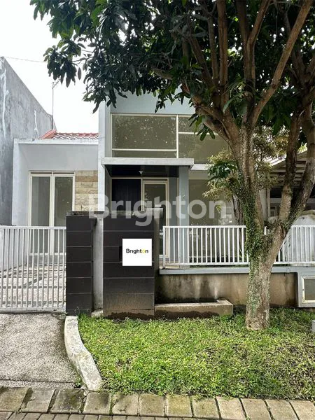 image RUMAH ISTIMEWA BERADA DI KOMPLEK PERUMAHAN AUSTIN (1)