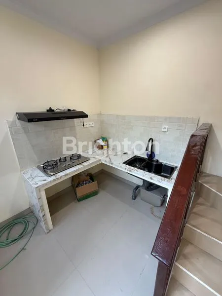 image DI SEWAKAN RUMAH 2 LANTAI MERTASARI SIDAKARYA DENPASAR.   LUAS TANAH 90 M2 ,LUAS BANGUNAN 100M2,KT 3,KM 3,DEKAT PANTAI  SANUR DAN ICON MALLL (1)