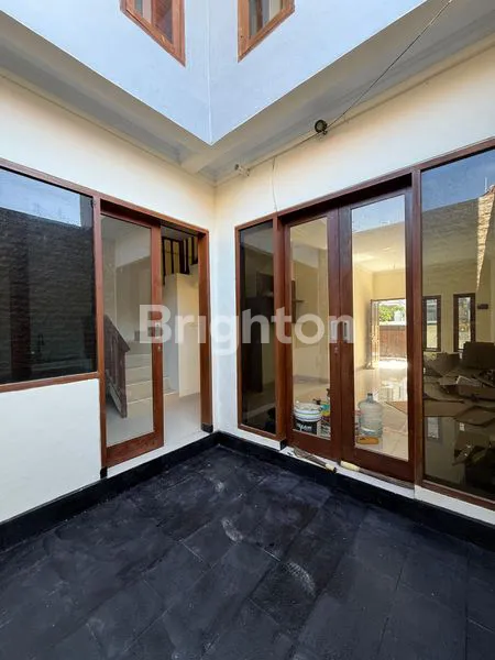 image DI SEWAKAN RUMAH 2 LANTAI MERTASARI SIDAKARYA DENPASAR.   LUAS TANAH 90 M2 ,LUAS BANGUNAN 100M2,KT 3,KM 3,DEKAT PANTAI  SANUR DAN ICON MALLL (2)
