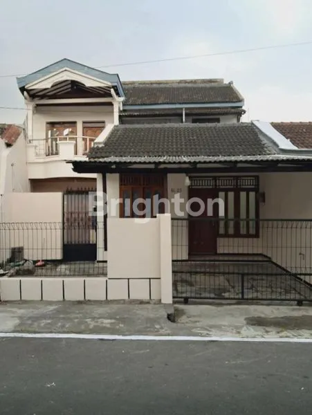 image RUMAH 2 LANTAI SIAP HUNI DI SOLO BARU, 4 KT (1)