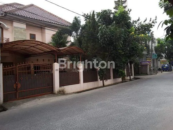 RUMAH STRATEGIS DAN ASRI