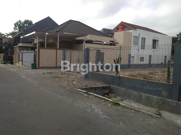 image RUMAH MODERN MINIMALIS HOOK DI DEKAT STADION MAGUWOHARJO (3)