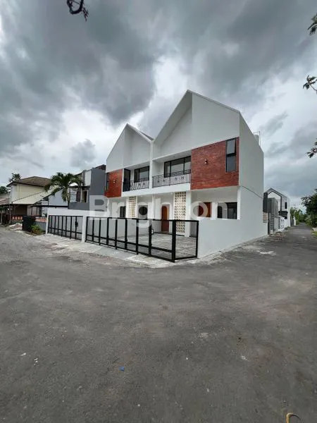 image RUMAH BARU SCANDINAVIAN STYLE  SIAP HUNI, MAGUWOHARJO (2)