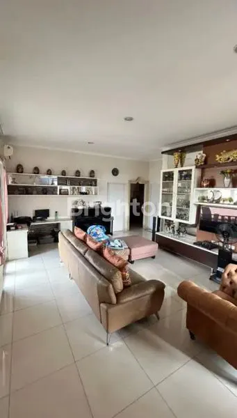 image JUAL RUMAH MEWAH DI BOULEVARD KOTA WISATA (5)