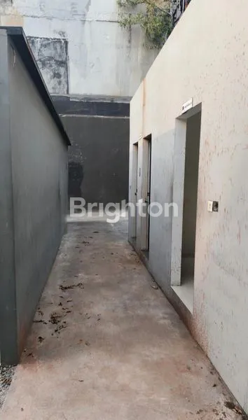 image DISEWAKAN RUMAH USAHA 1 LANTAI NOL JALAN RAYA KERTAJAYA INDAH STRATEGIS DEKAT DHARMAHUSADA INDAH GALAXY MALL MERR KONI MANYAR KERTOARJO (7)