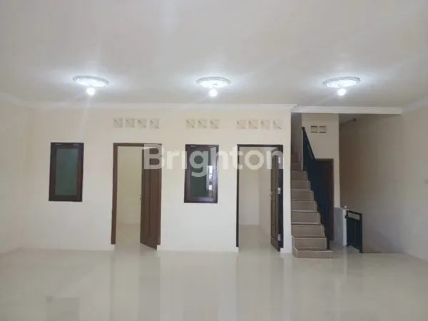 image DISEWAKAN RUKO BARU DIRENOVASI, 2,5 LANTAI, BERSIH, RAPI, SIAP HUNI, LOKASI KOMERSIAL AREA MANUKAN (2)